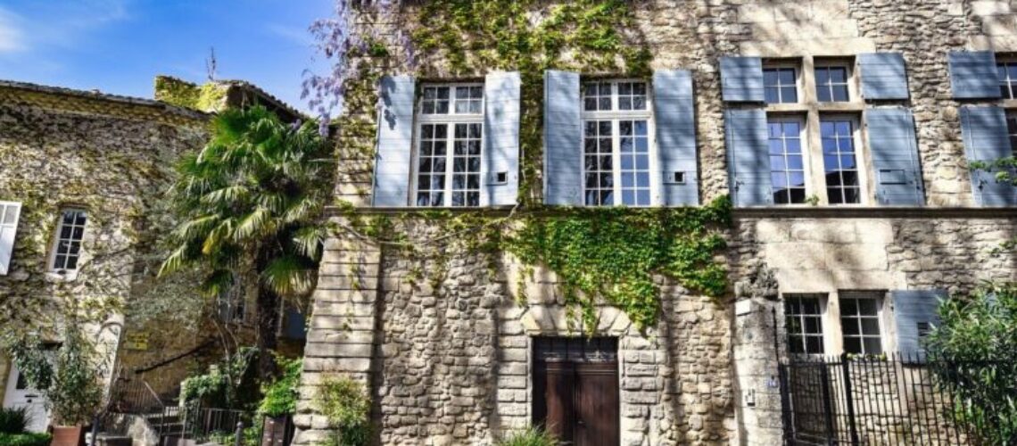 Enrichissez_l’apparence_de_votre_maison_avec_des_peintures_extérieures_résistantes