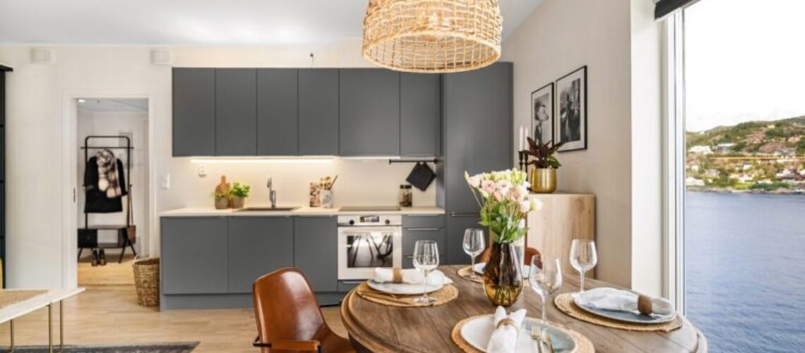 Le_guide_pratique_pour_maîtriser_la_peinture_décorative_sur_bois_pour_votre_maison